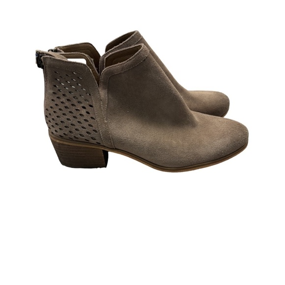 Susina Blakely Taupe Perforated Bootie Soft Suede Back Zip EUC Size 8 - Picture 1 of 6